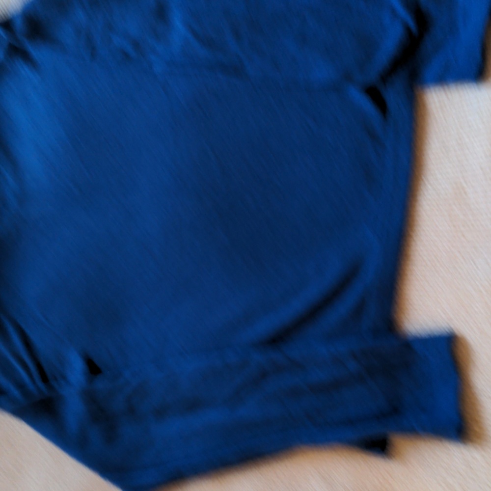 Hayden 100 percent cashmere sweater, Size M, EUC deep Blue, light weight , - Picture 5 of 6